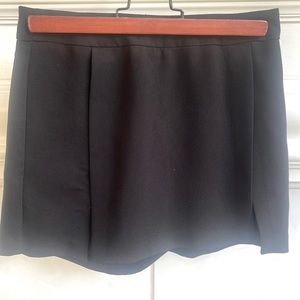 Black skort